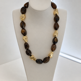Collier doré et marron